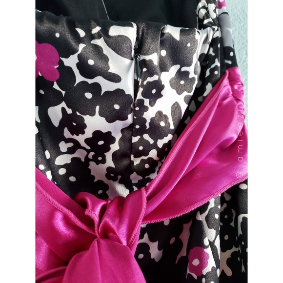 Teeze Me | Silky Abstract Floral Halter Dress - Picture 6 of 9